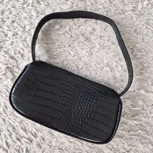 Forever 21 Black Crocodile Embossed Baguette Bag – Y2K Minimalist Aesthetic